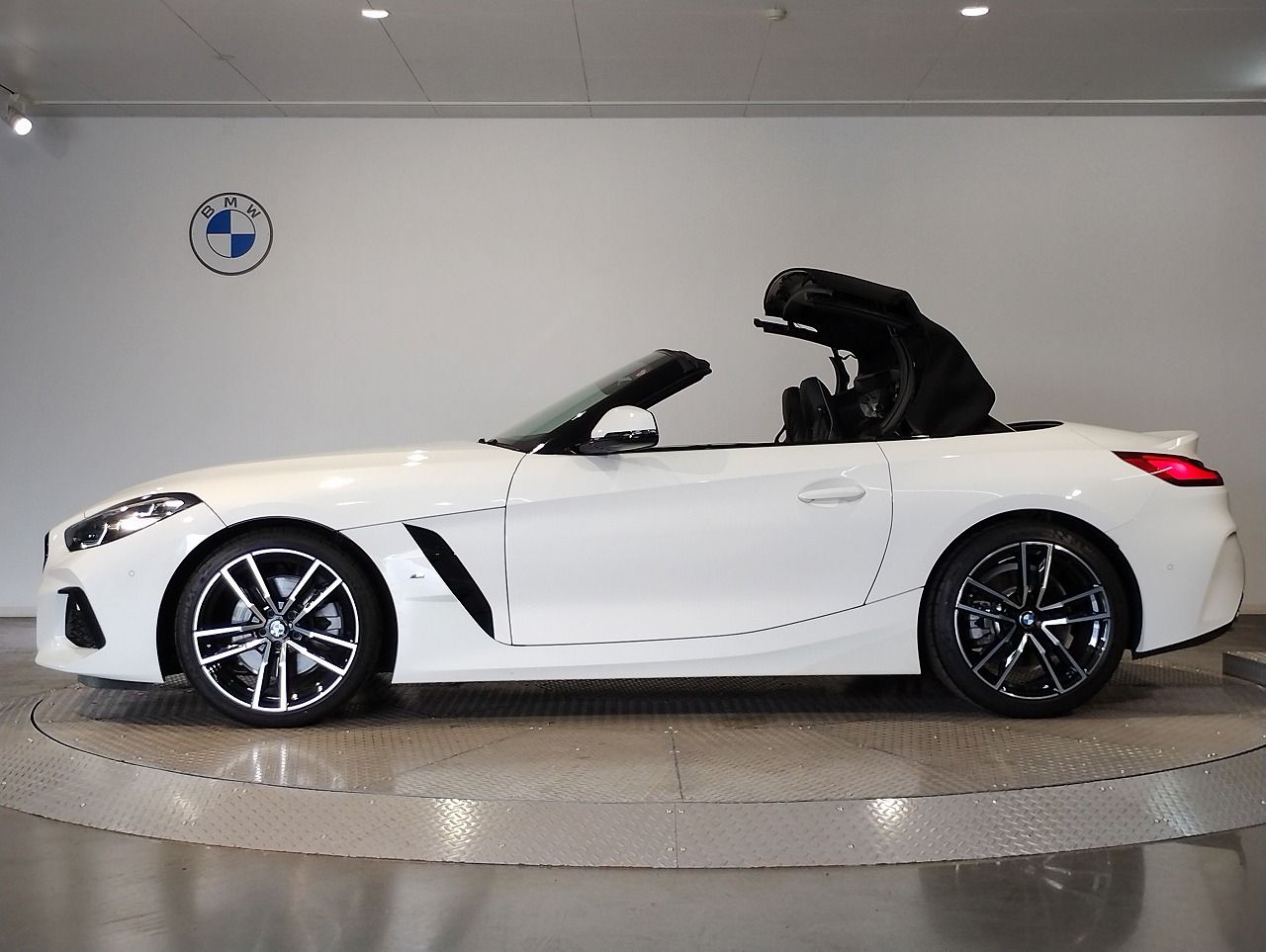 G29 z4 sDrive20i RHD