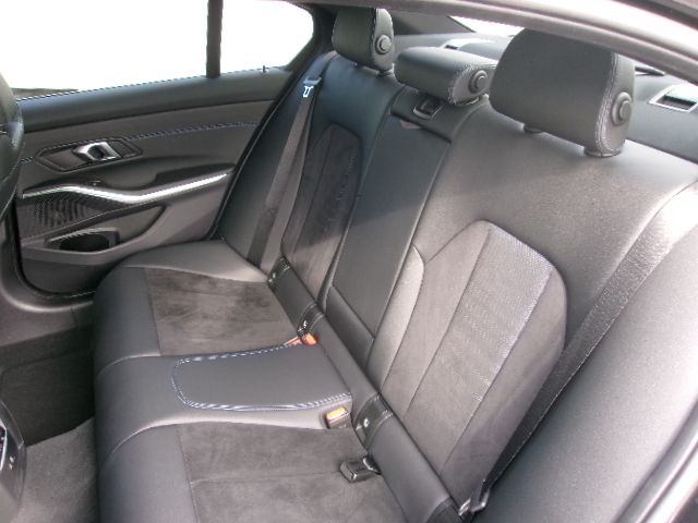 320d xDrive Berline RHD