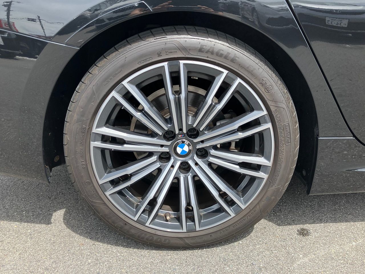 320i Sedan RHD