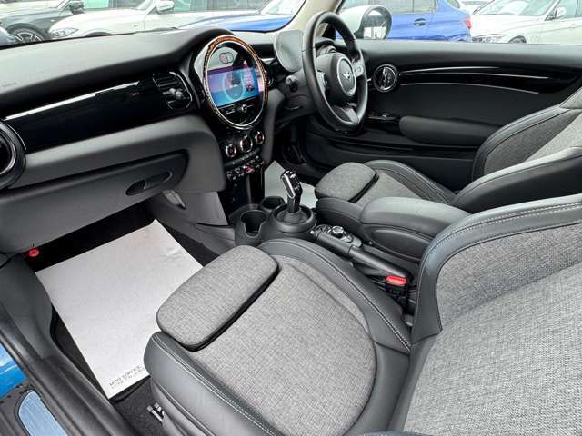 MINI Cooper F56 RHD
