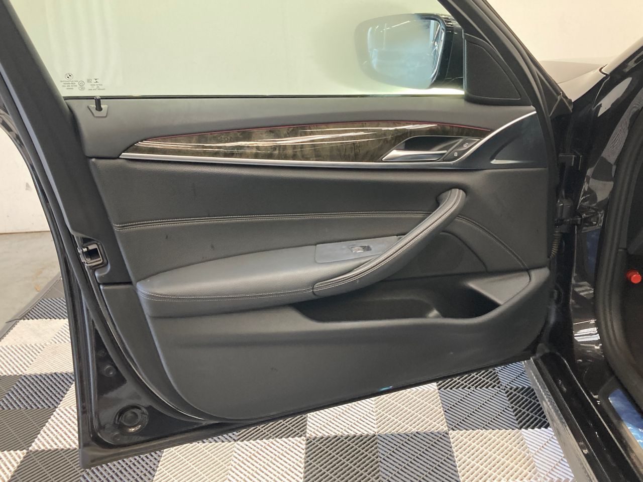 520d xDrive Sedan RHD