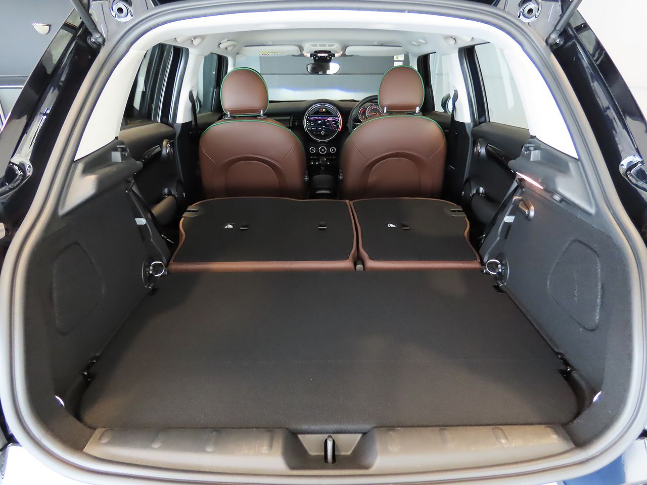 F55 COOPER D (AT)