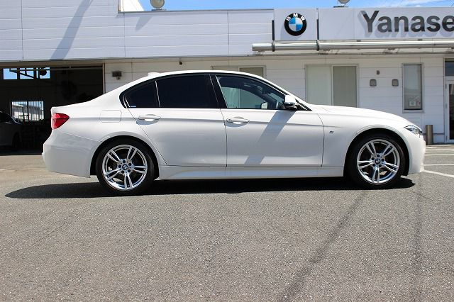 320I SEDAN RHD