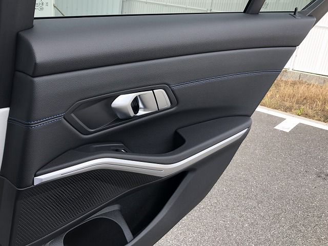 320d xDrive Berline RHD