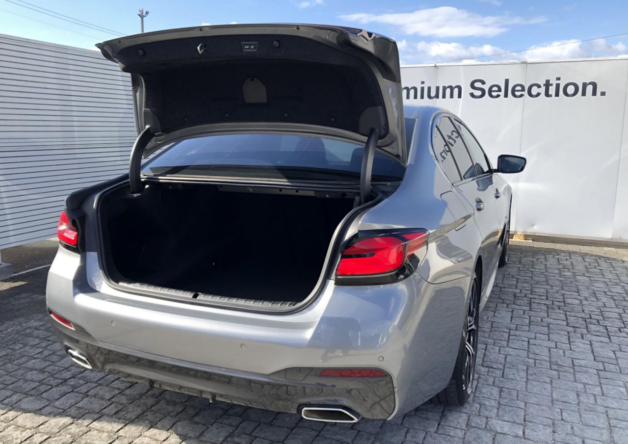 520d xDrive Sedan RHD