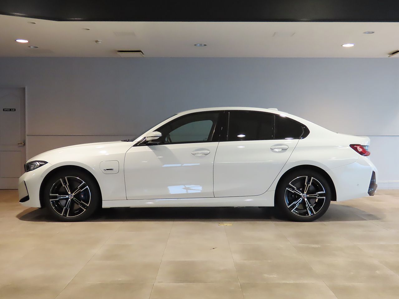 G20 330e Saloon LCI RHD MX