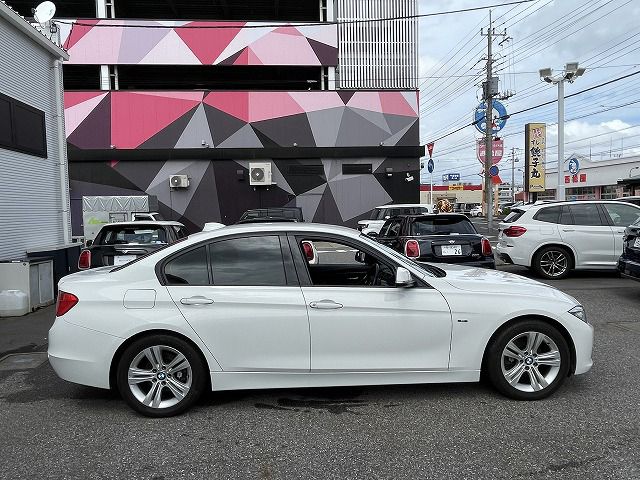 320I SEDAN RHD