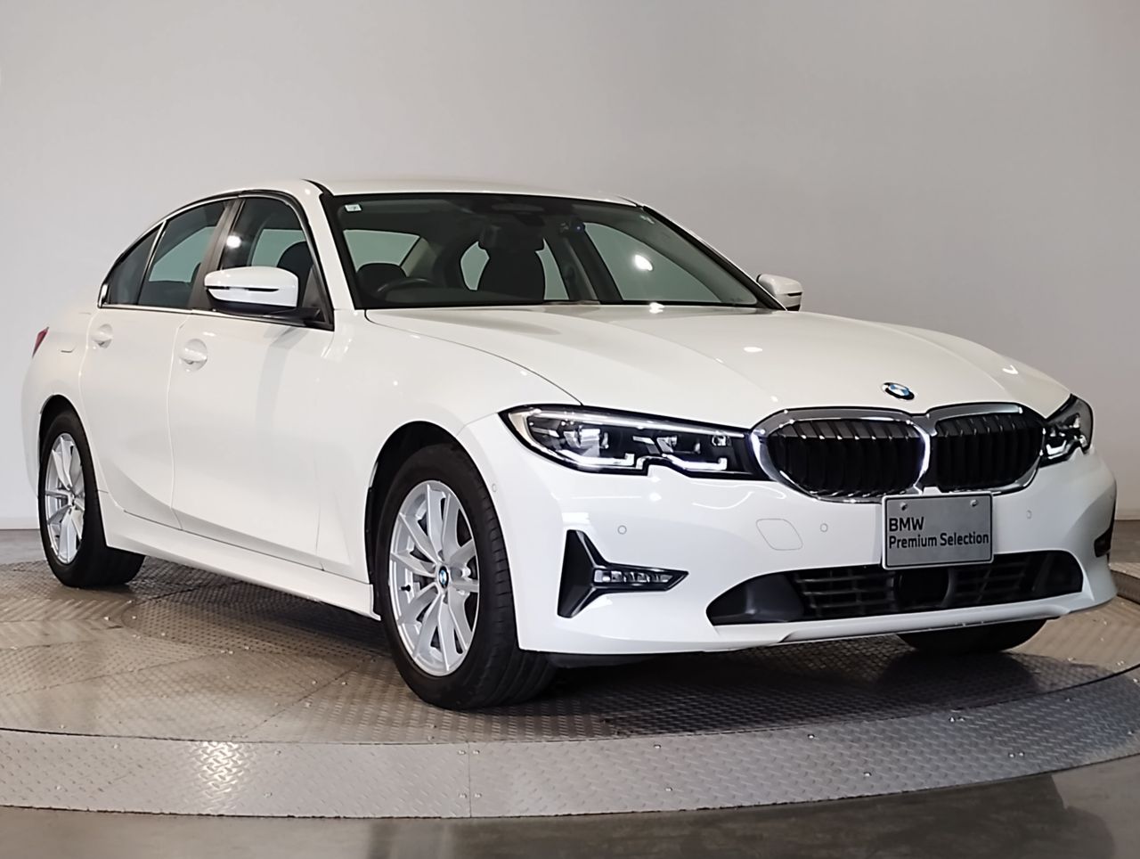 320i Sedan RHD
