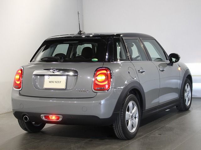 F55 COOPER D (AT)