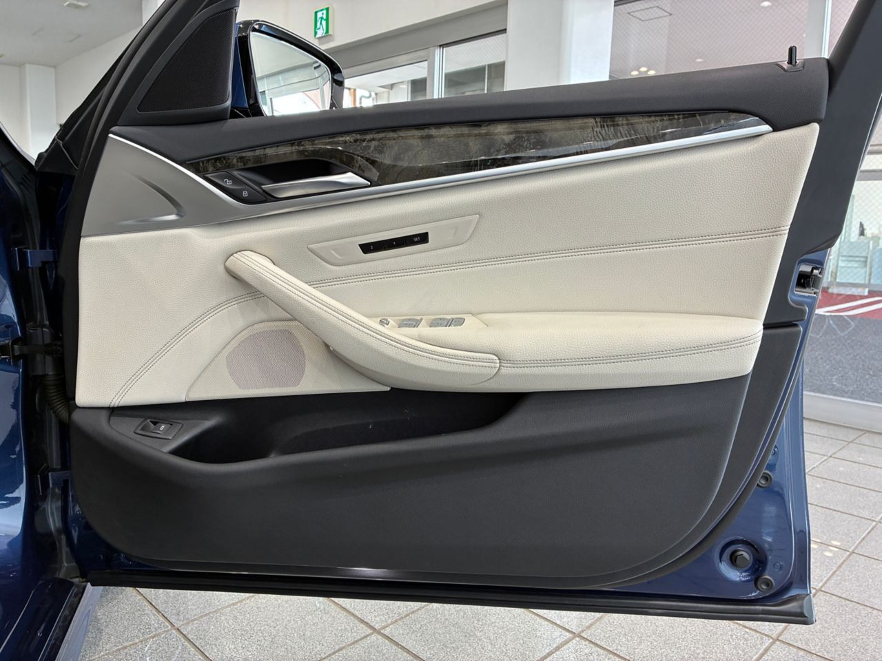 520d xDrive Sedan RHD