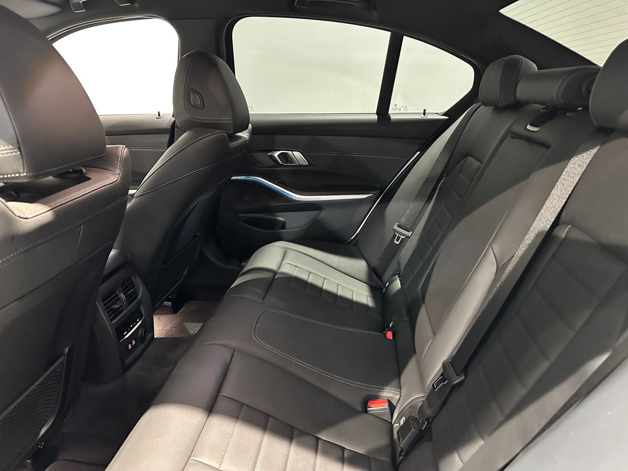 G20 330e Saloon RHD
