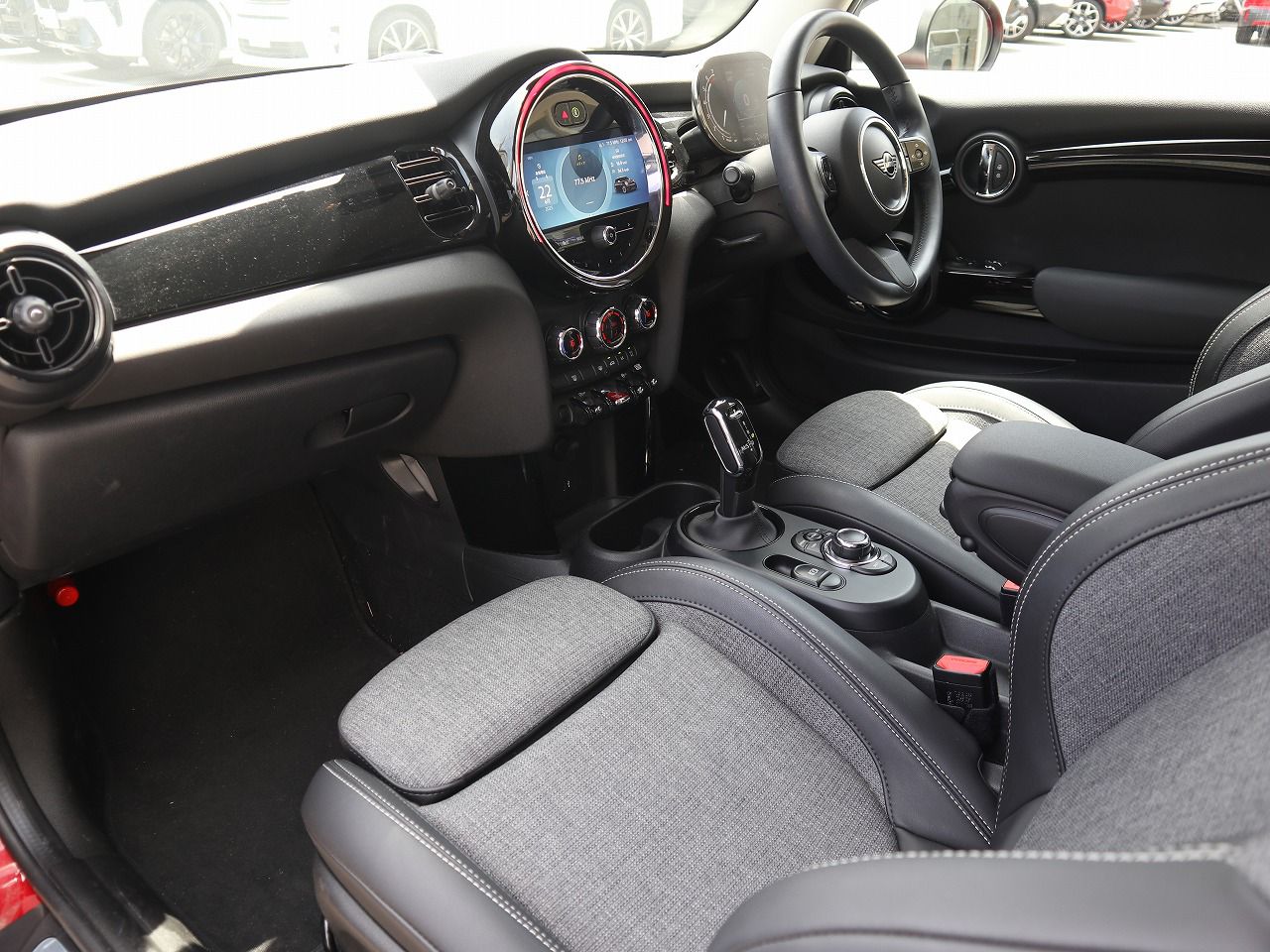MINI Cooper F56 RHD