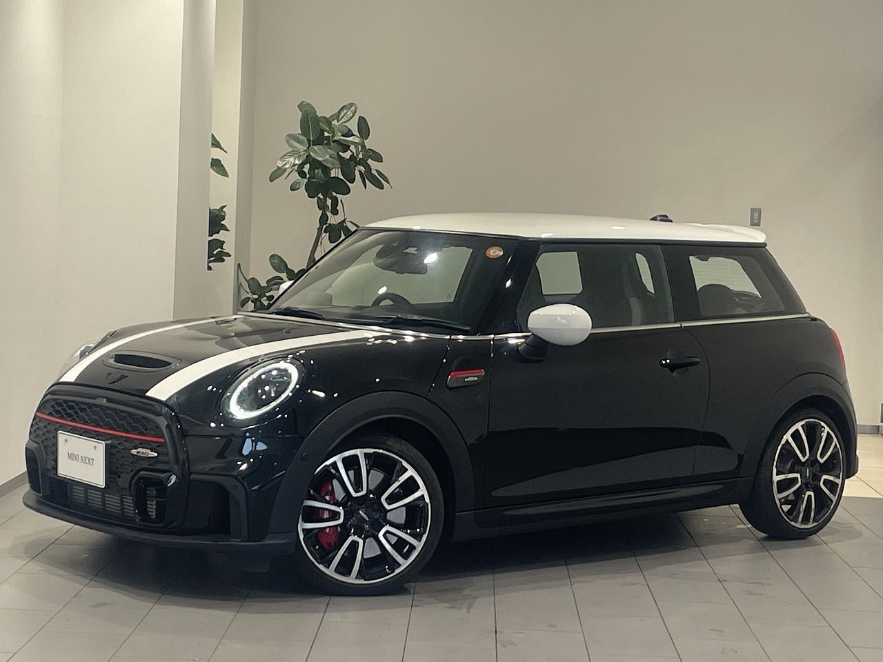 THE MINI JOHN COOPER WORKS.