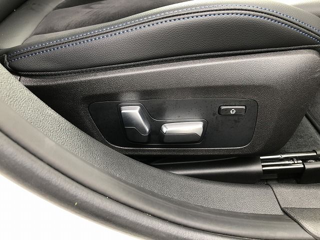 320d xDrive Berline RHD