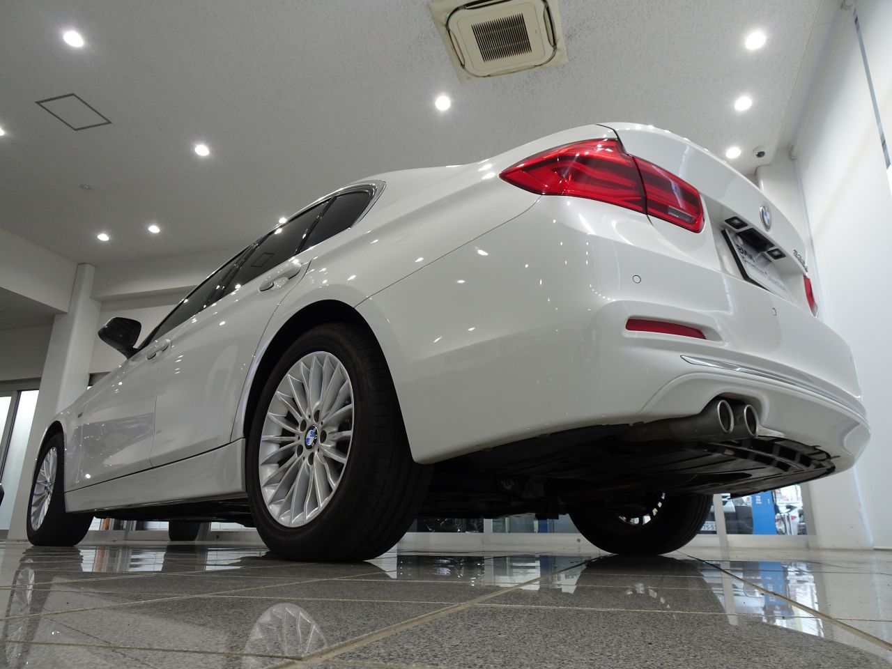 320D SEDAN RHD