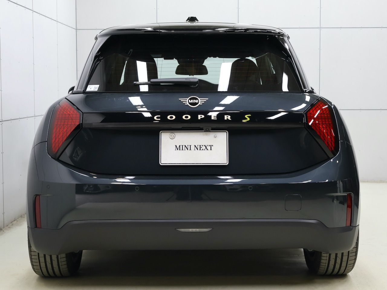 J01 MINI Cooper SE