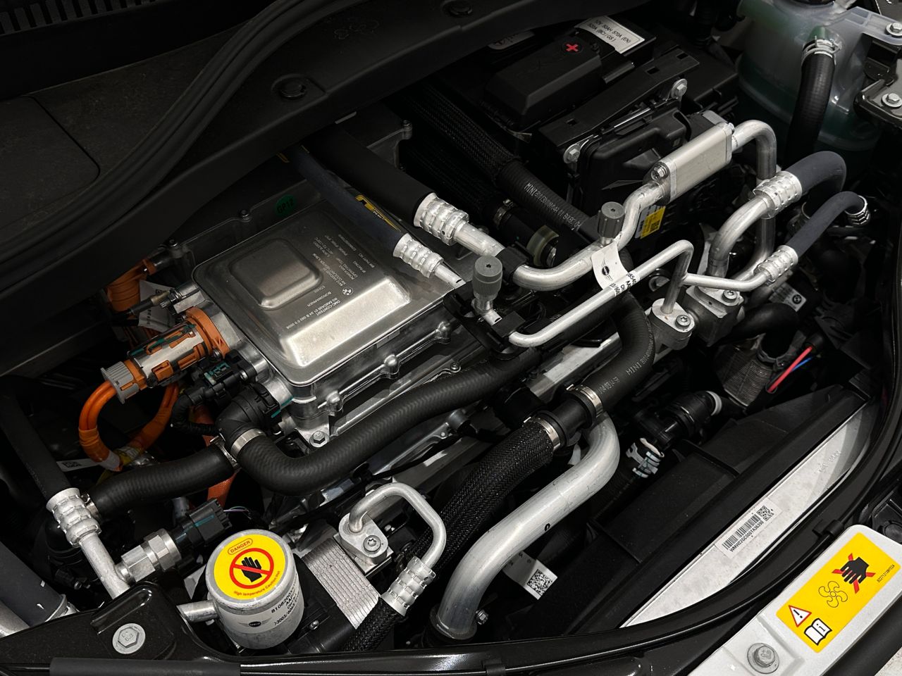 J01 MINI Cooper SE