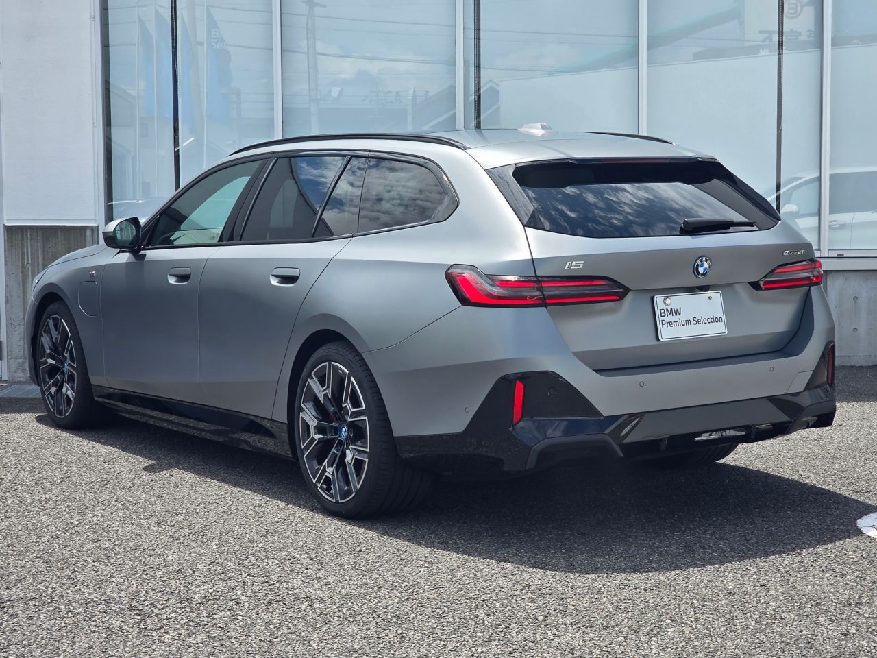 BMW i5 eDrive40 M Sport RHD