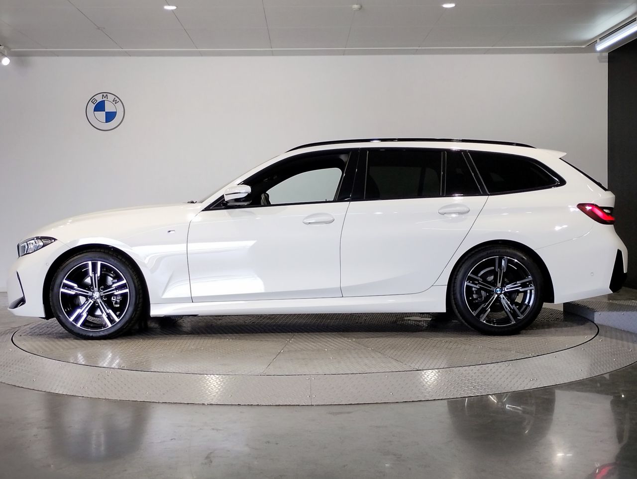 318i Touring RHD