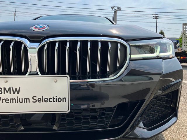 530e Sedan RHD