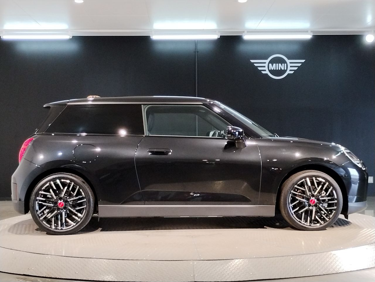 J01 MINI Cooper SE