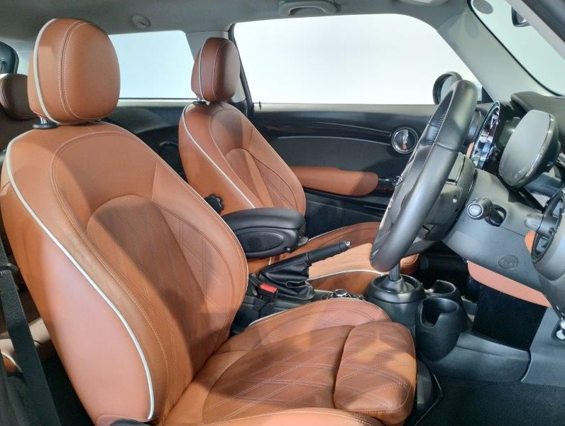 MINI Cooper F56 RHD