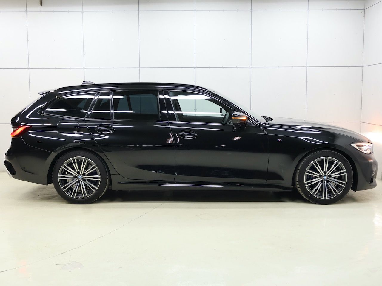 G21 330i Touring RHD