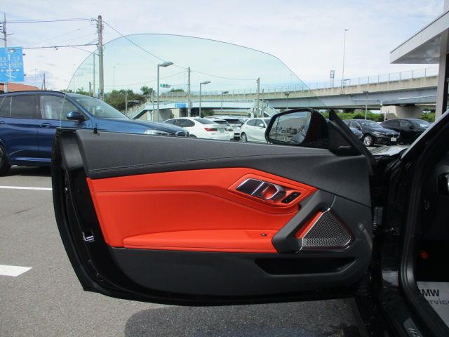 G29 z4 sDrive20i RHD