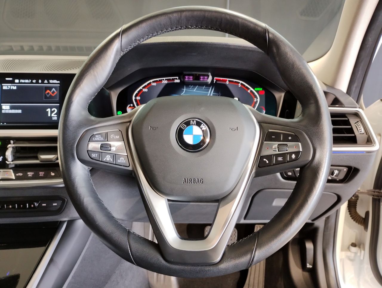 320i Sedan RHD