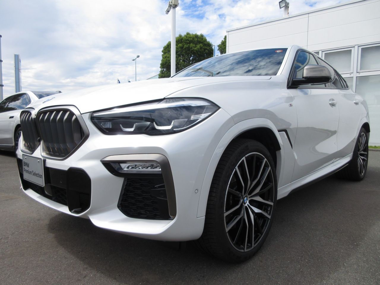 X* M50i RHD