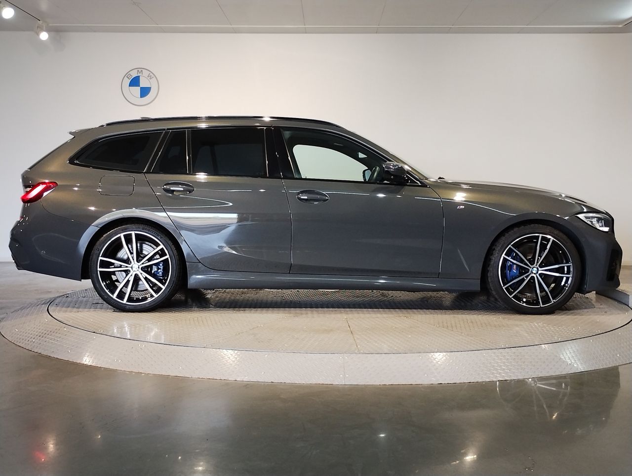 G21 330i Touring RHD