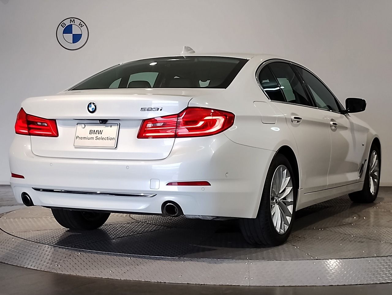 523I
