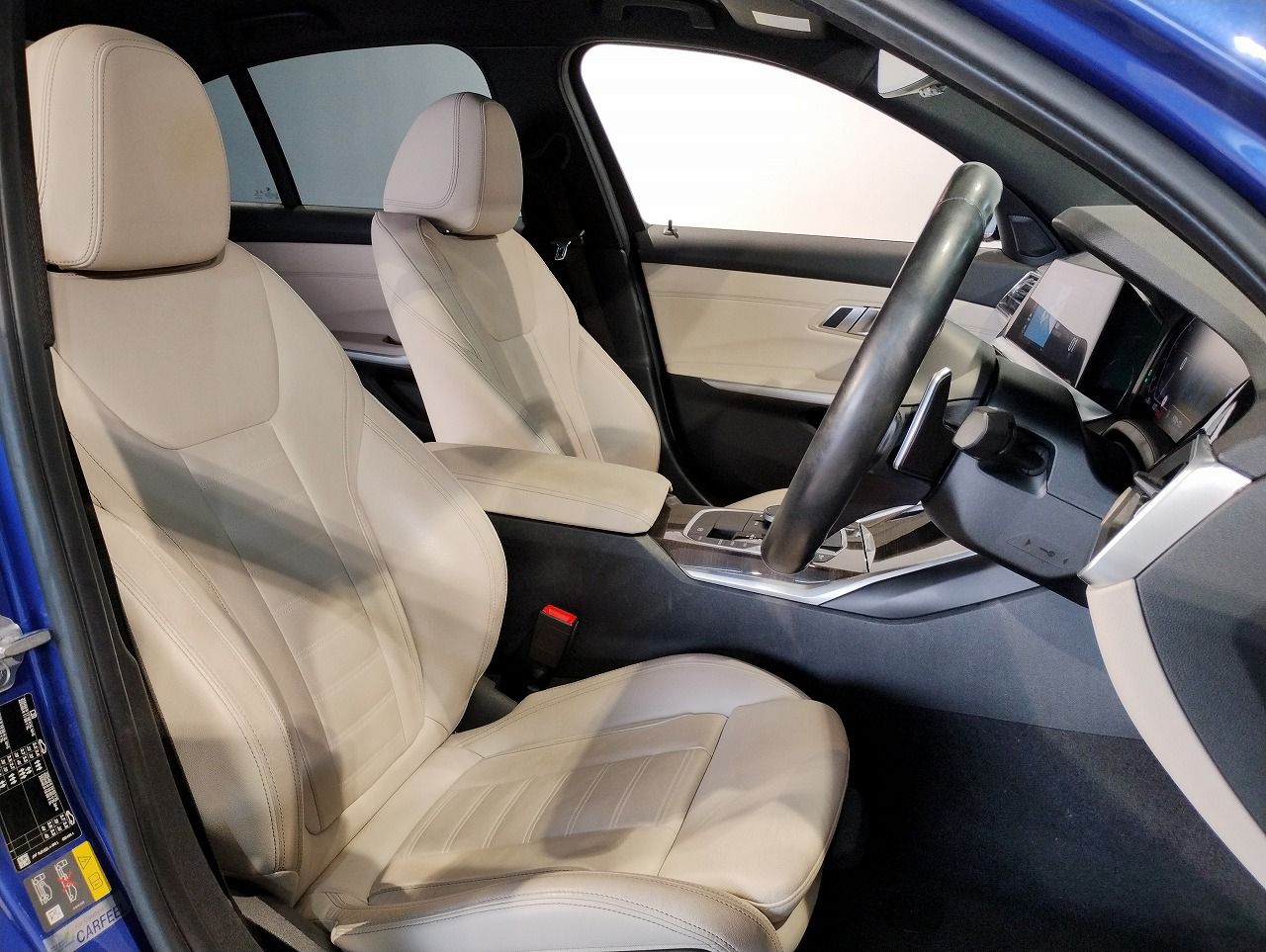 G20 330e Saloon RHD