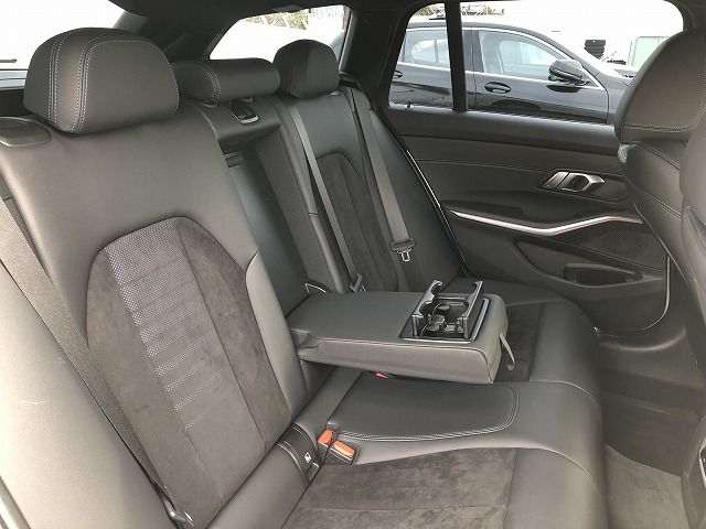 G21 320i RHD