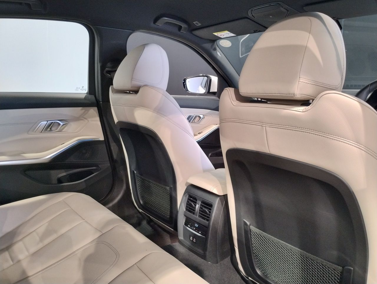 G20 330e Saloon RHD