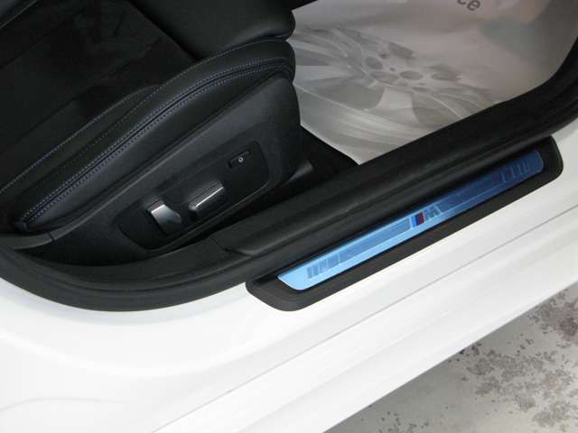 G20 320d xDrive RHD Saloon
