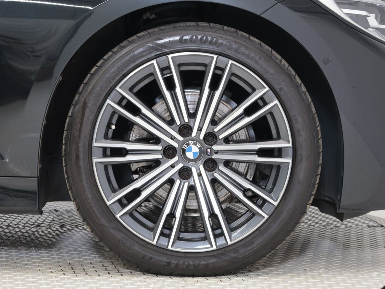 G20 320d xDrive RHD Saloon