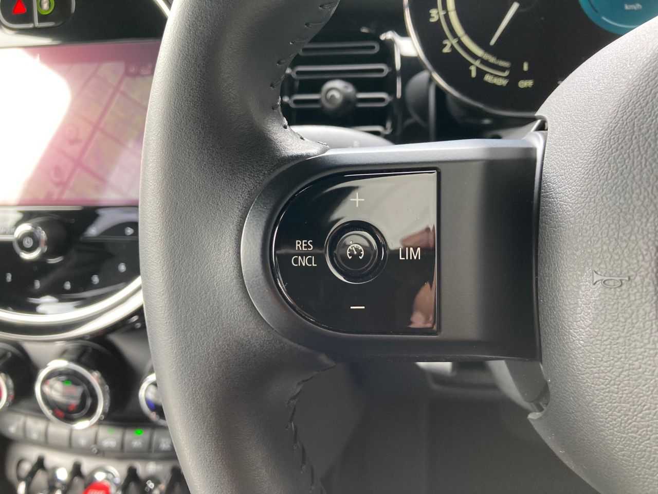 MINI Cooper F56 RHD