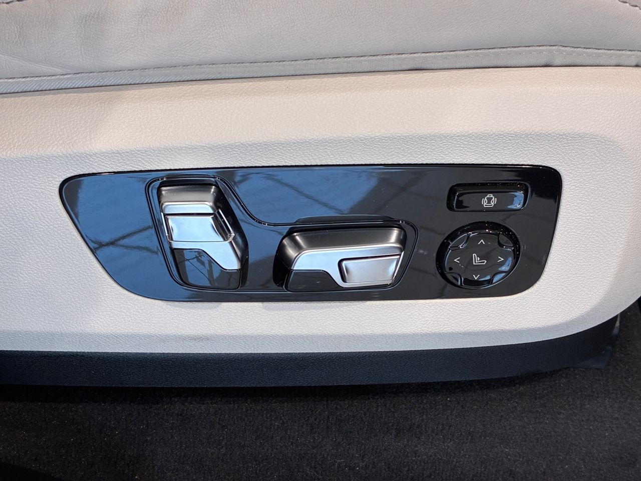 X7 xDrive40d RHD US