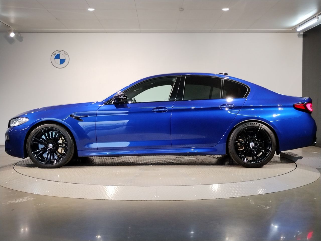 M5 Sedan RHD