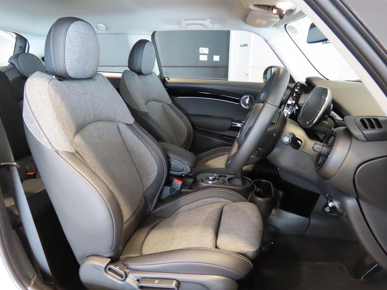 MINI Cooper F56 RHD