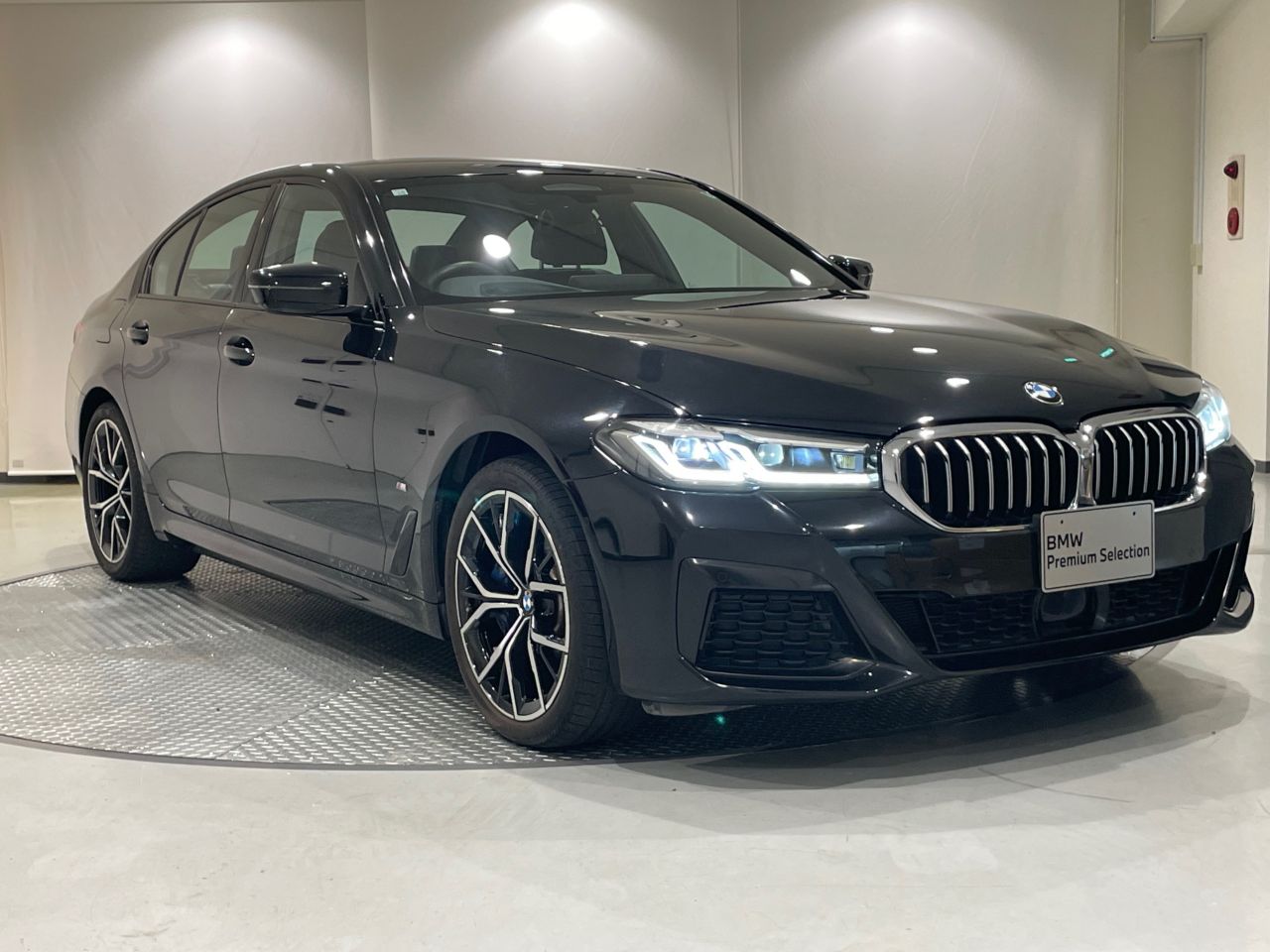 530e Sedan RHD