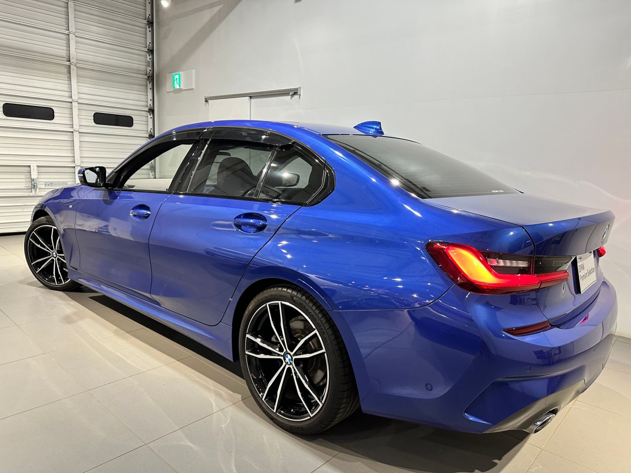 320i Sedan RHD