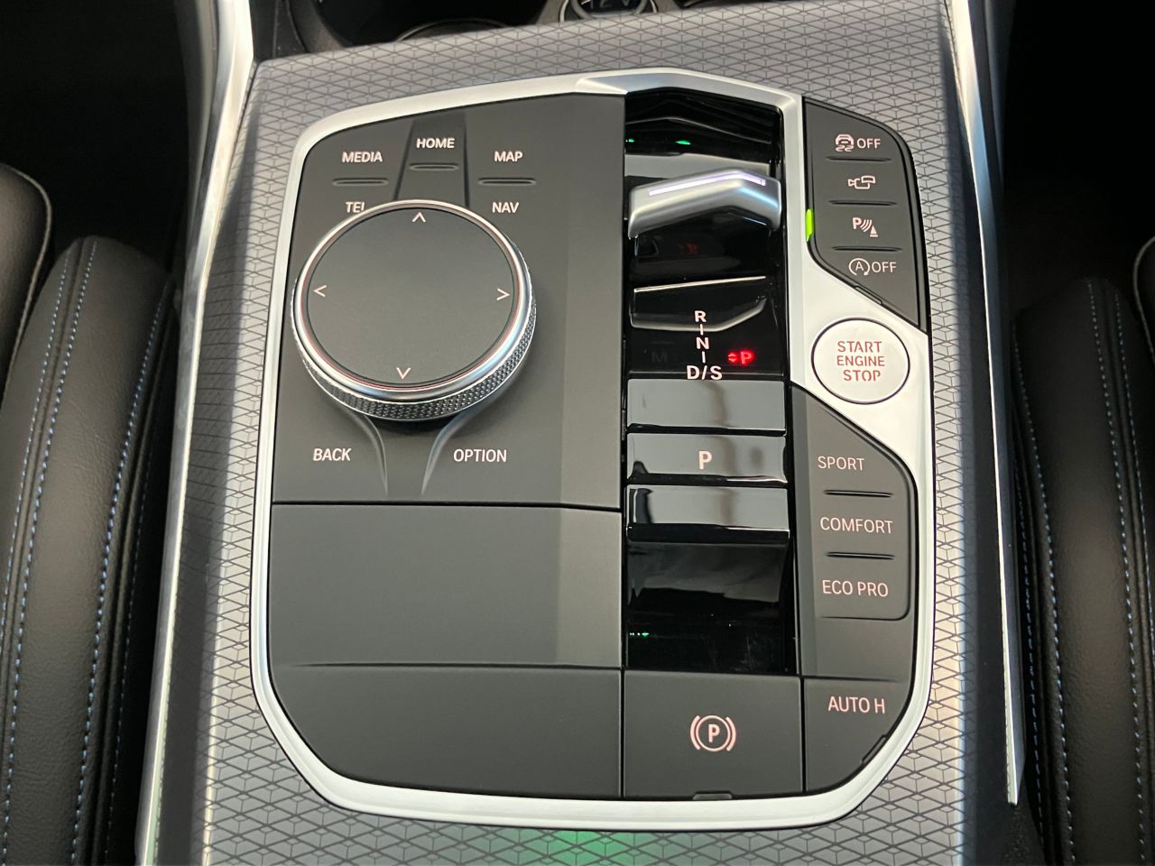 320d xDrive Berline RHD