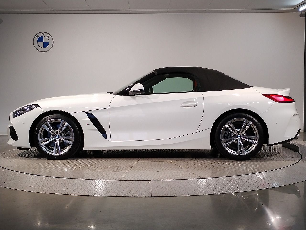 G29 z4 sDrive20i RHD