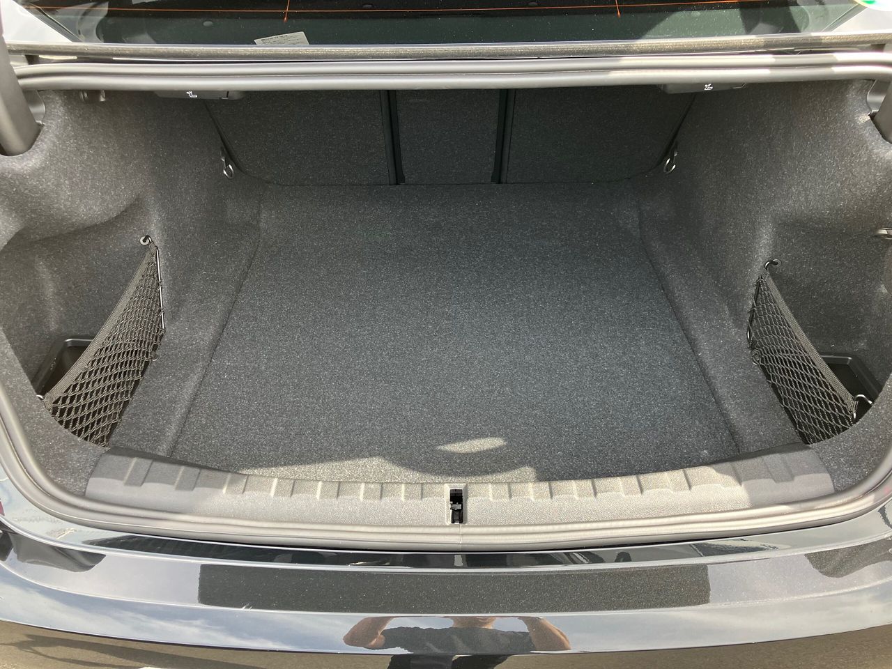 320i Sedan RHD