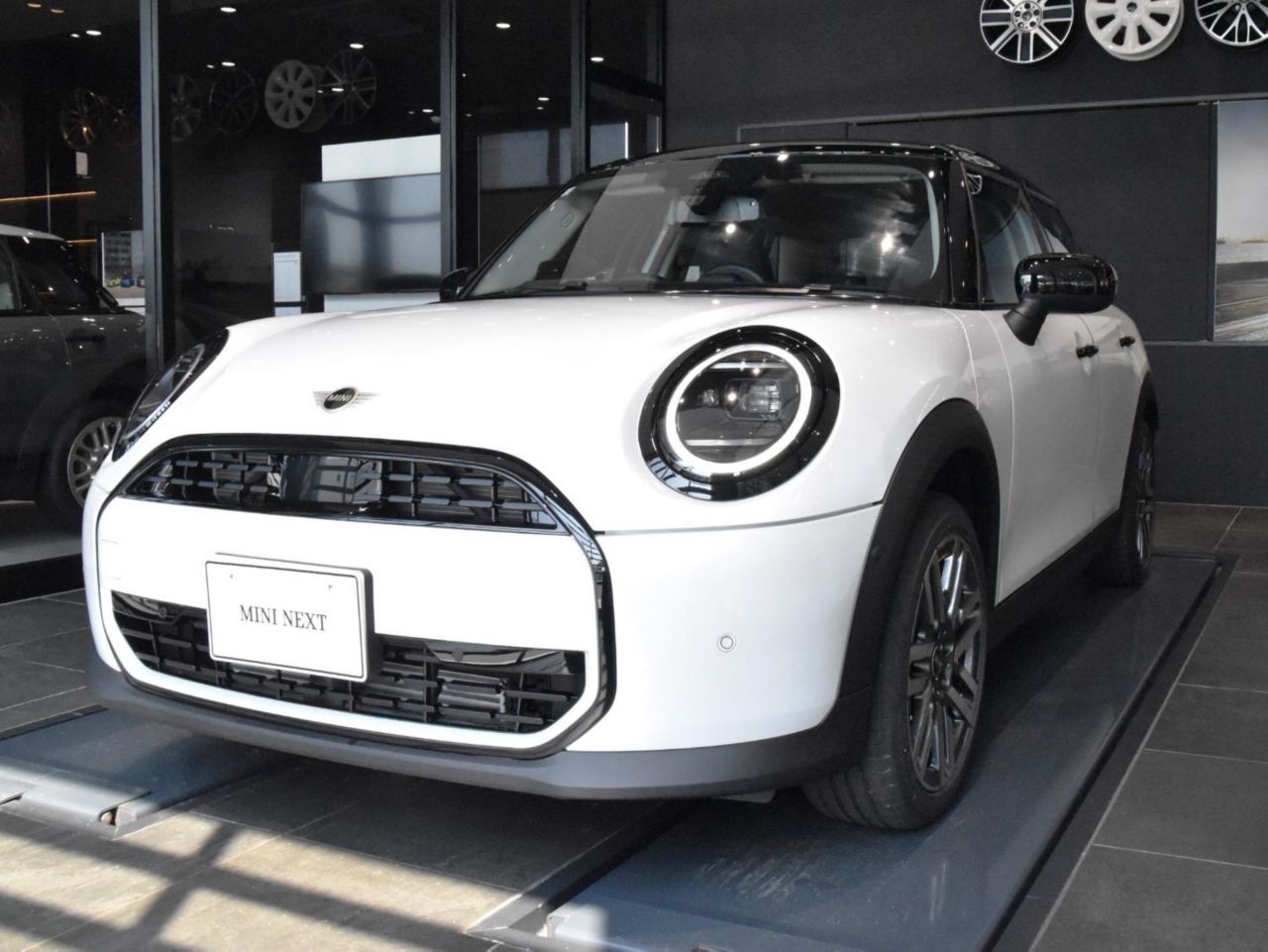 THE NEW MINI COOPER (5 DOOR) C