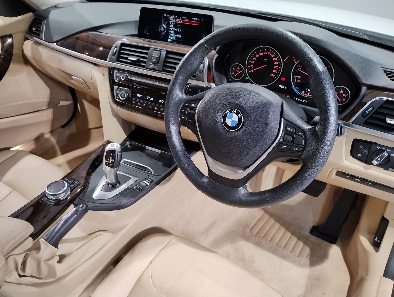 320D SEDAN RHD