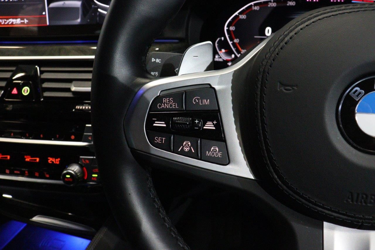 520d xDrive Sedan RHD