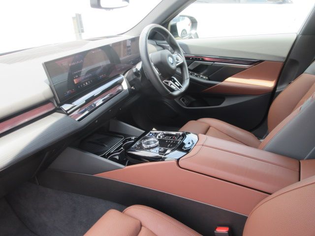 BMW i5 eDrive40 M Sport RHD